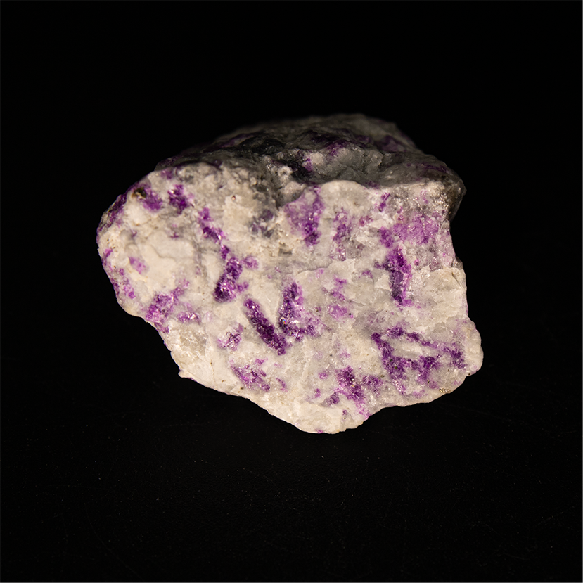 Sodalite var. Hackmanite - 3.0 x 2.0 x 2.2 cm - 12.2 g