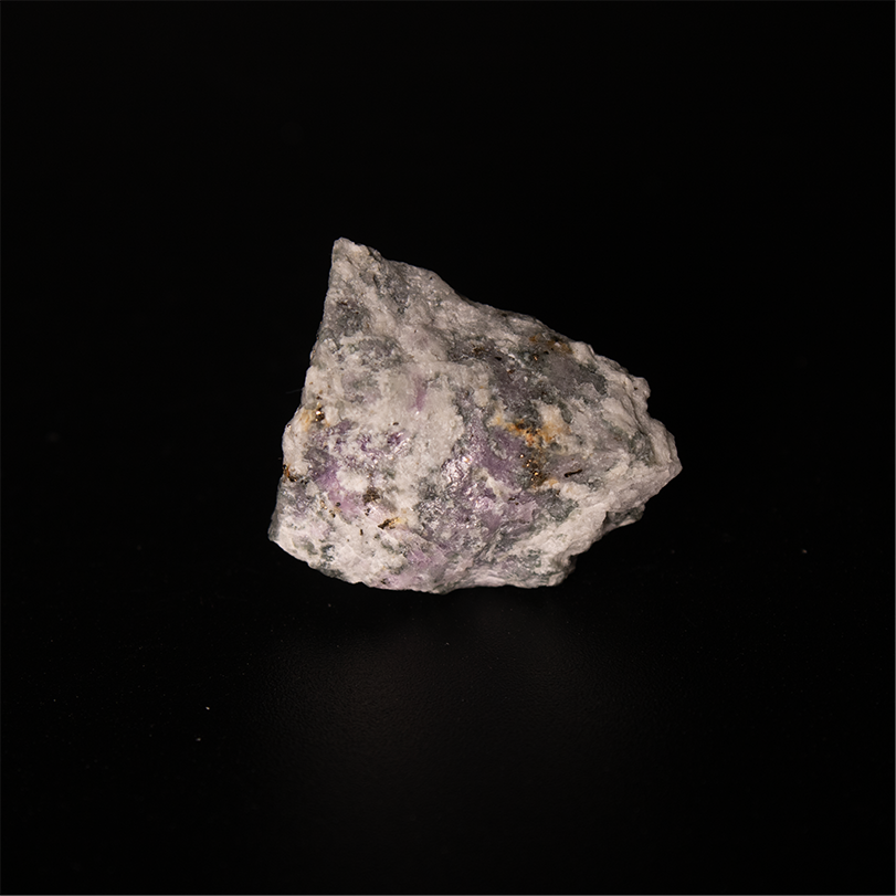 Sodalite var. Hackmanite – 2.3 x 2.0 x 1.2 cm – 4.2g