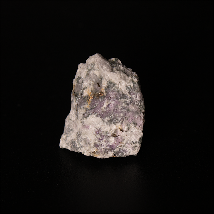 Sodalite var. Hackmanite – 2.3 x 2.0 x 1.2 cm – 4.2g