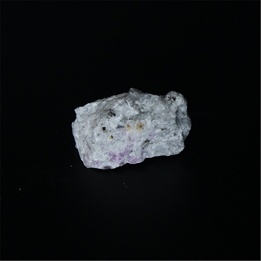 Sodalite var. Hackmanite - 2.3 x 1.7 x 1.0 cm - 4.0 g