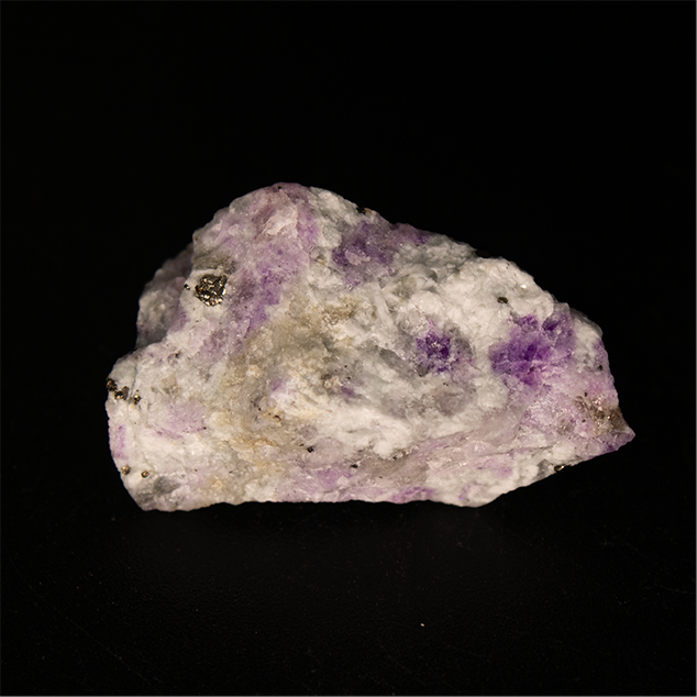 Sodalite var. Hackmanite - 2.5 x 1.4 x 1.3 cm - 3.8 g