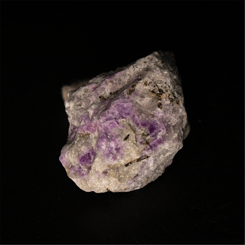 Sodalite var. Hackmanite - 3.3 x 2.5 x 1.5 cm - 7.7 g