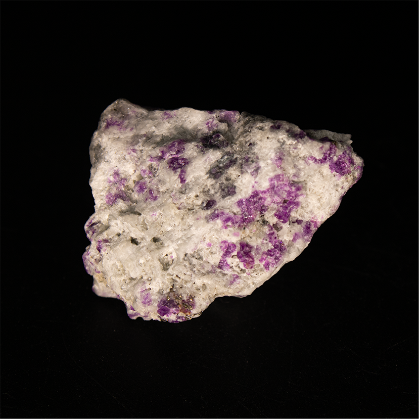 Sodalite var. Hackmanite - 3.0 x 2.0 x 2.2 cm - 12.2 g