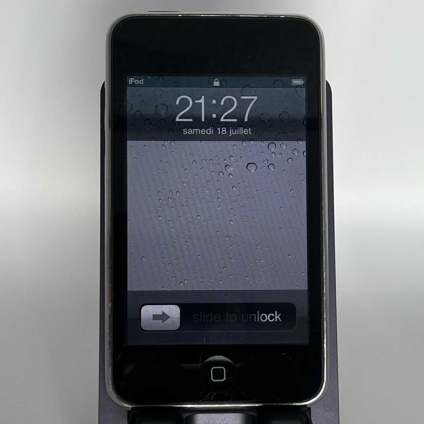 iPod Touch 2 - 8GB - Works fine - iOS 4.2.1