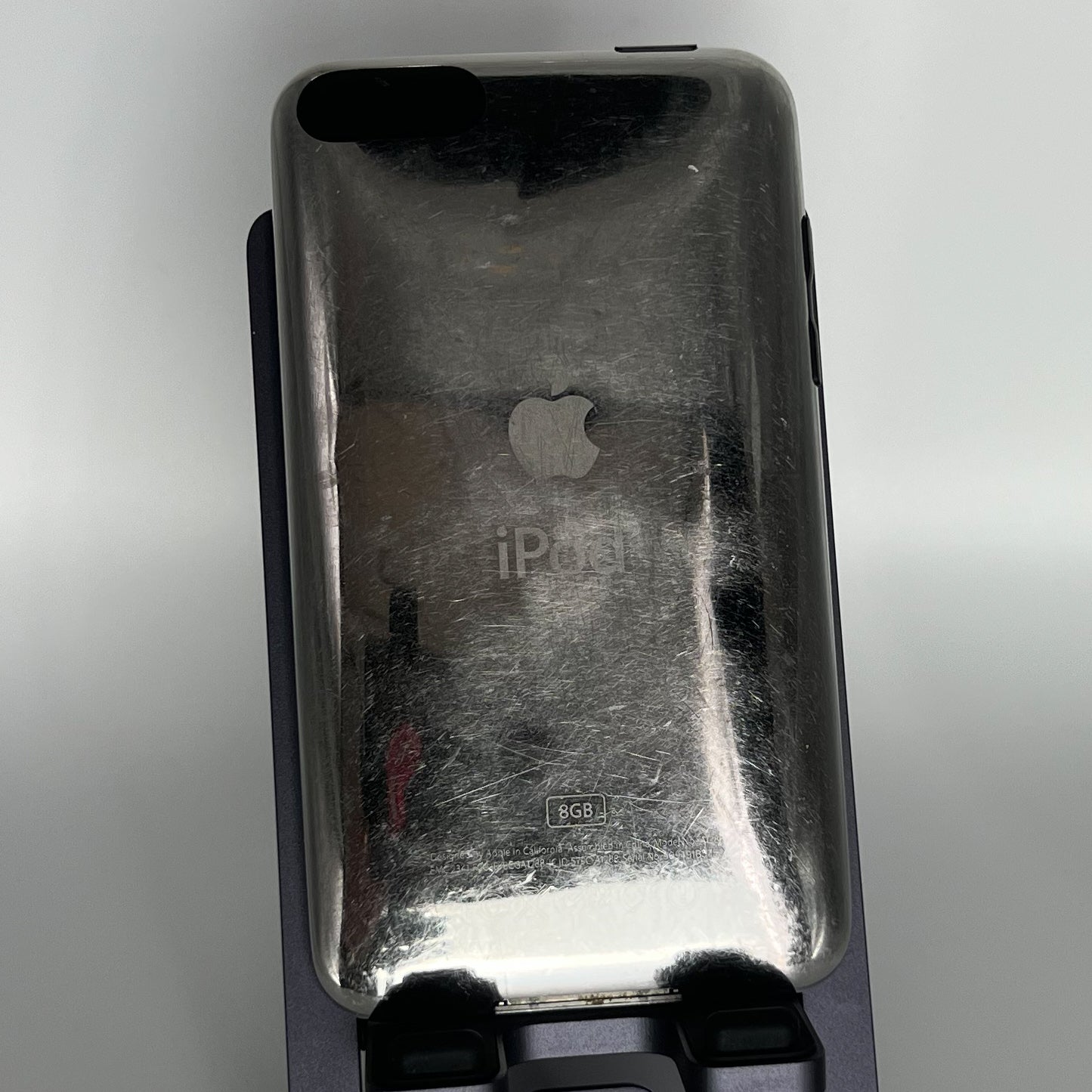 iPod Touch 2 - 8GB - Works fine - iOS 4.2.1