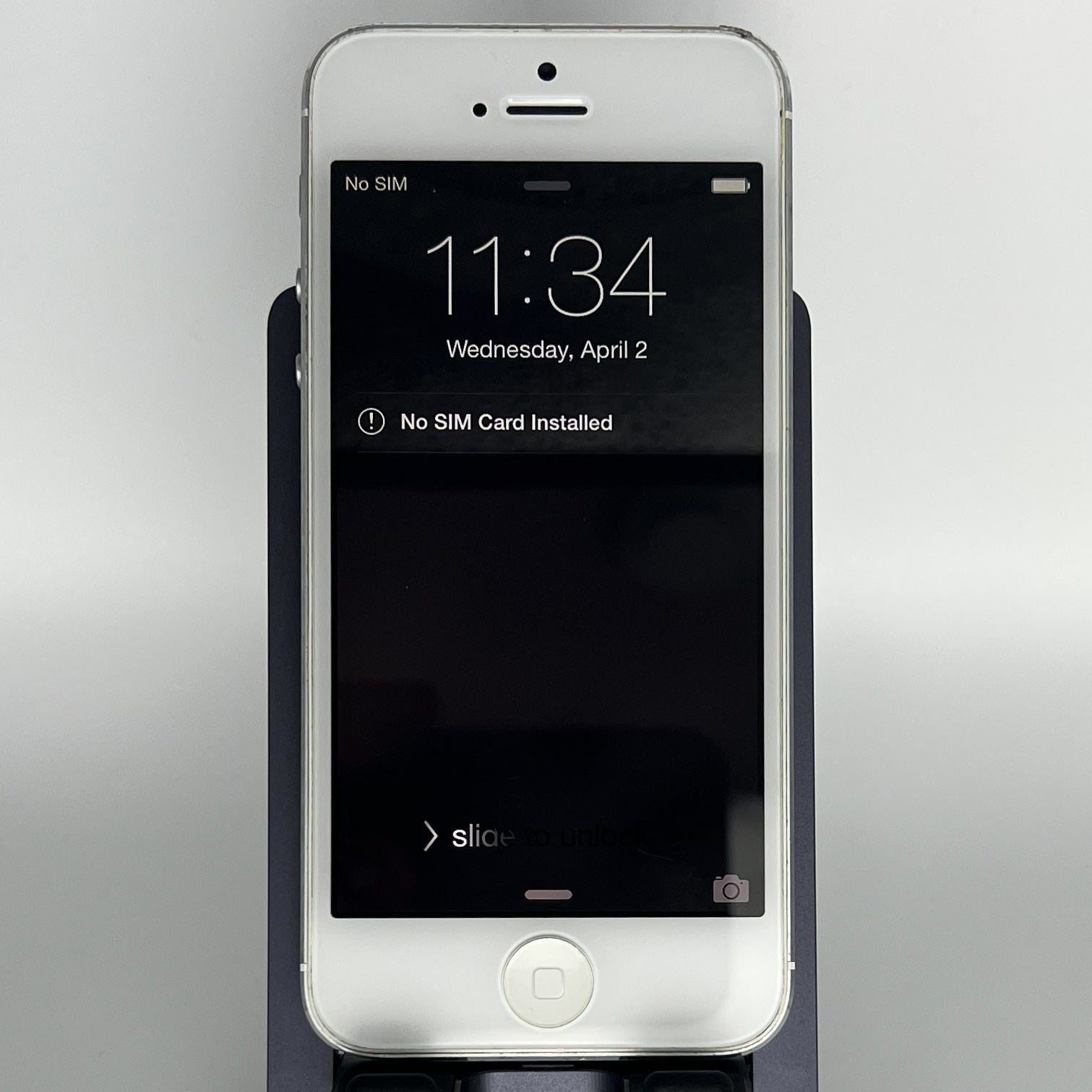 iPhone 5 - iOS 8.3 (RARE) - Locked - 16GB - Working fine