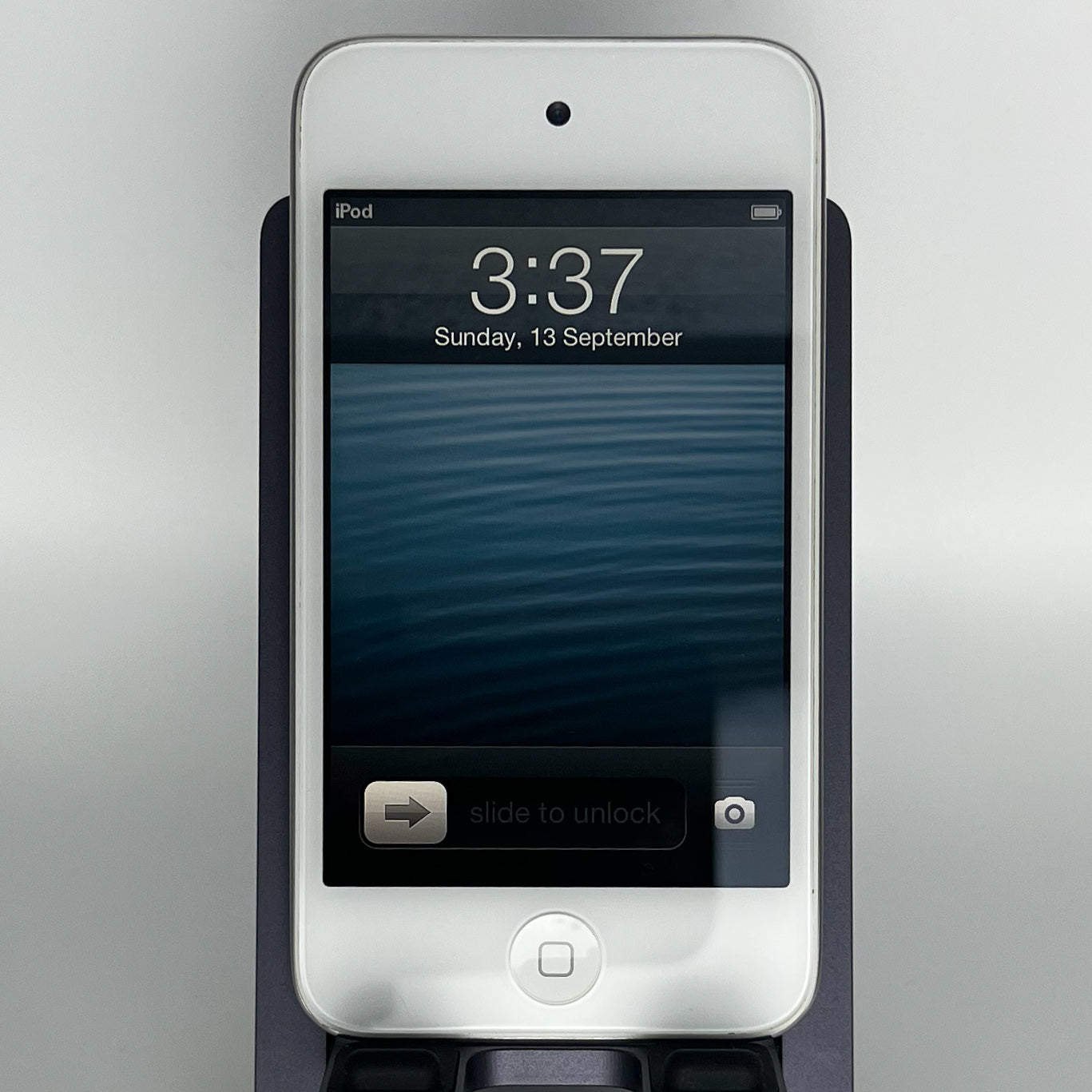 iPod Touch 4 - 16GB - Works fine - Very clean - iOS 6.1.6