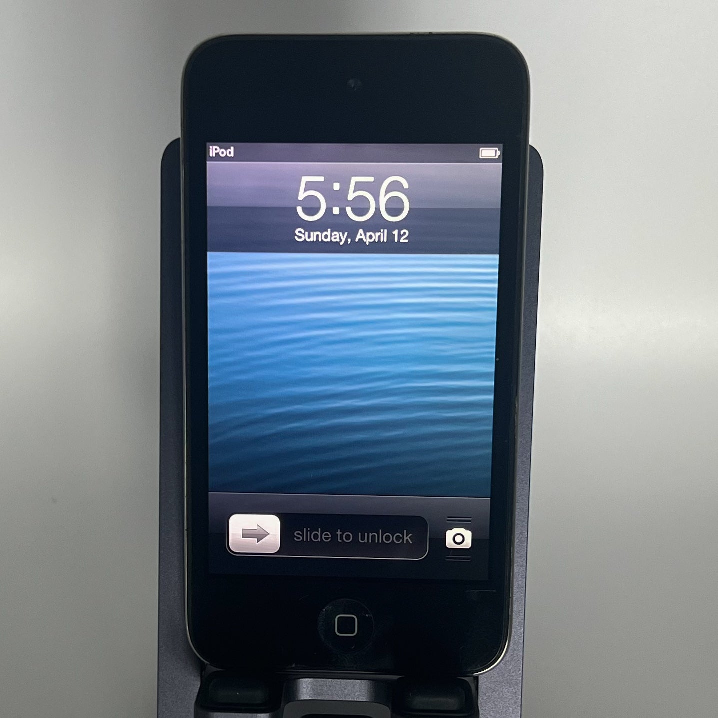 iPod Touch 4 - 8GB - Works fine - iOS 6.1.6
