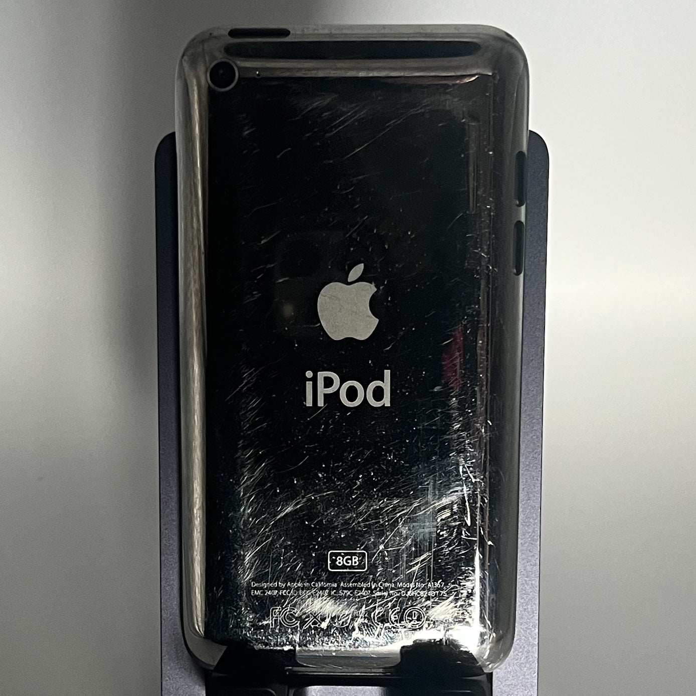 iPod Touch 4 - 8GB - Works fine - iOS 6.1.6