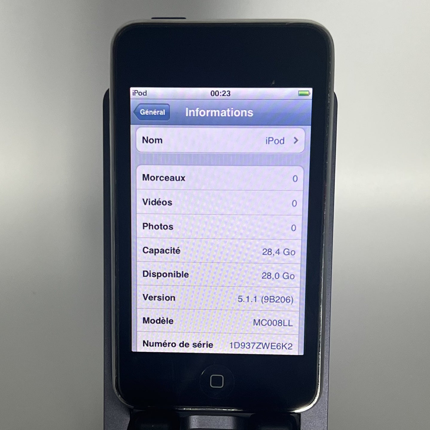iPod Touch 3 - 32GB - Works fine - iOS 5.1.1
