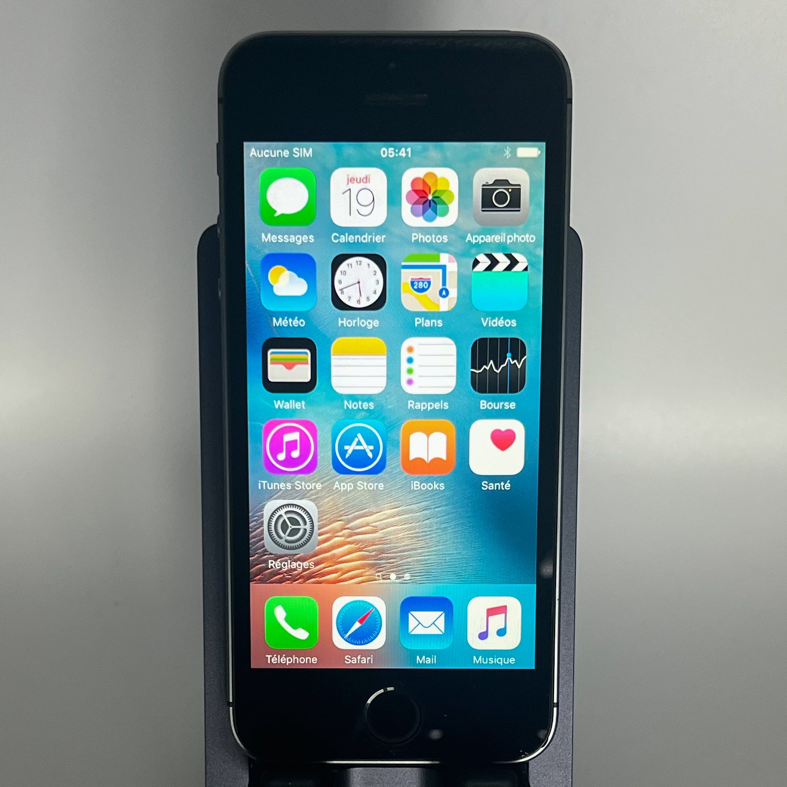 iPhone 5S - iOS 9.3.2 (RARE) - Unlocked - 32GB - Battery 93%