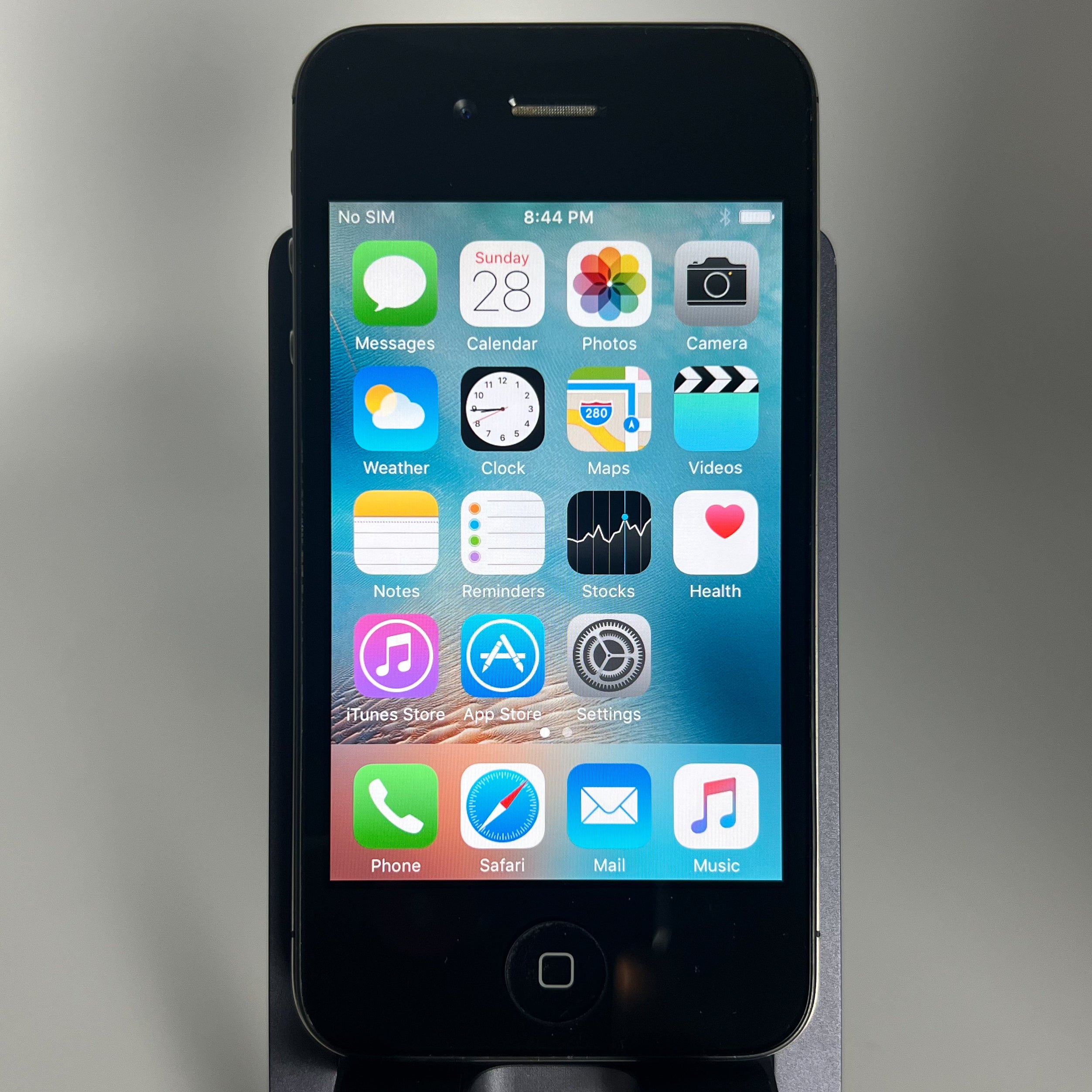 iPhone 4S - Works fine - 16GB - iOS 9.3.6 - Battery 88% - Unlocked