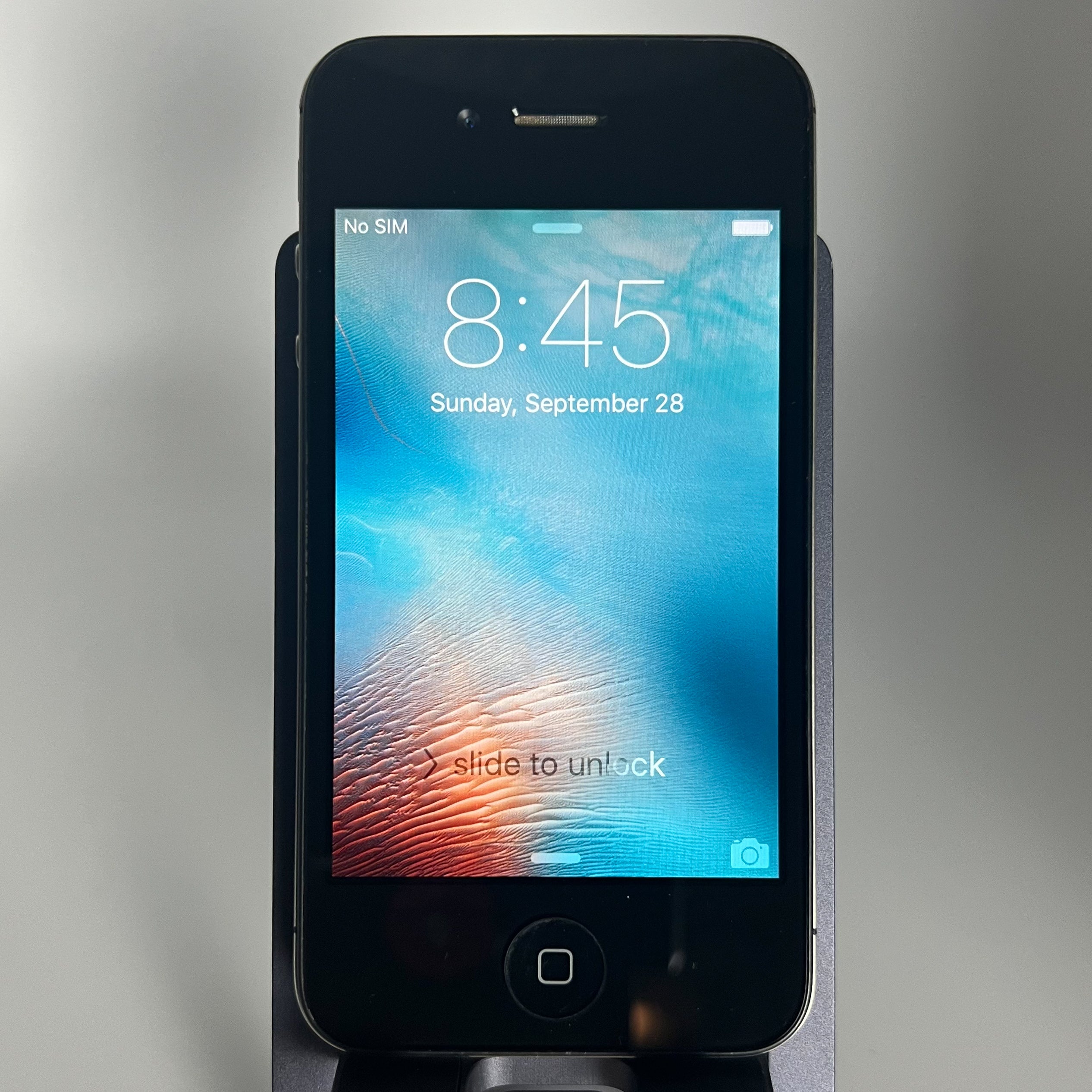 iPhone 4S - Works fine - 16GB - iOS 9.3.6 - Battery 88% - Unlocked