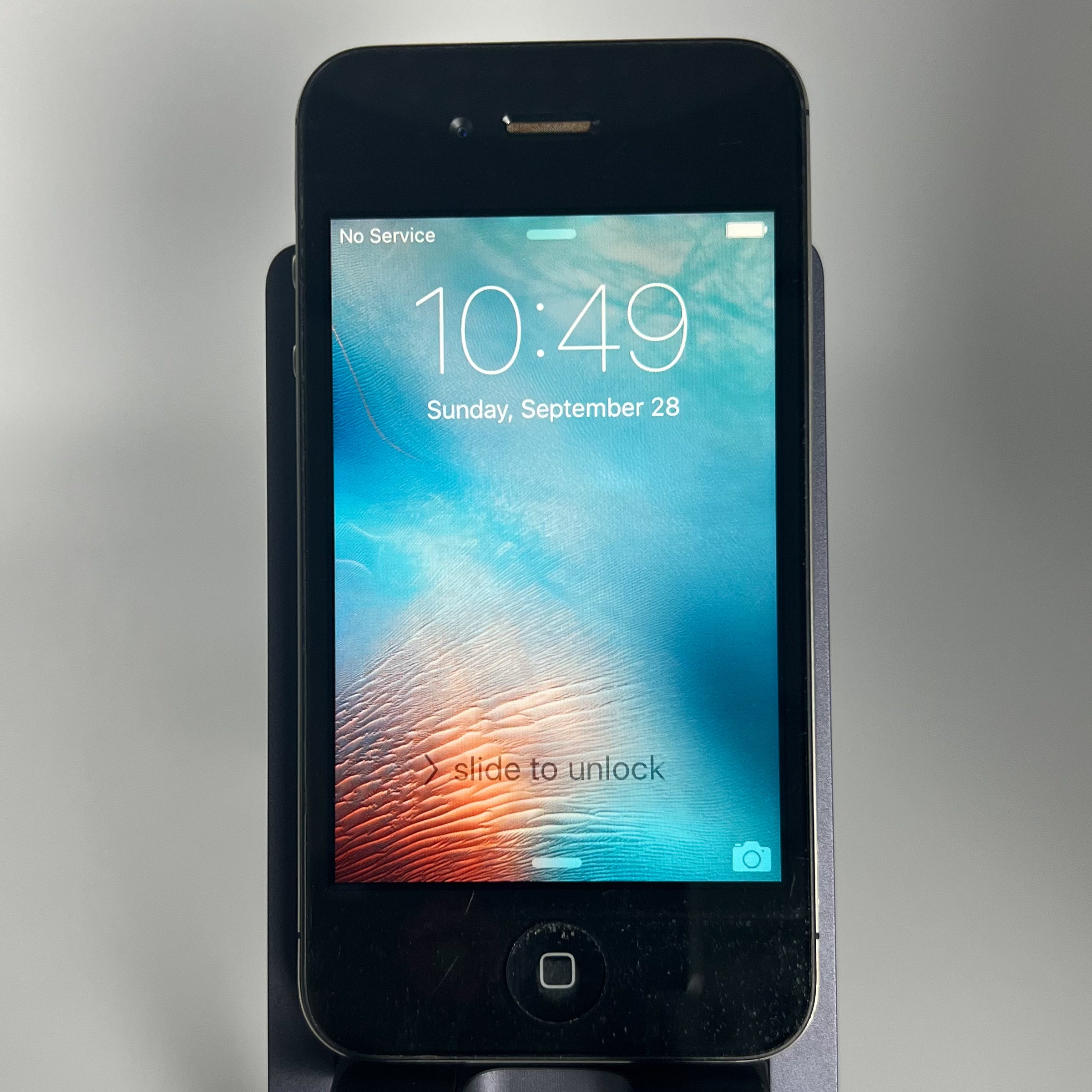 iPhone 4S - Works fine - 16GB - iOS 9.3.5 - Battery 69% - Unlocked