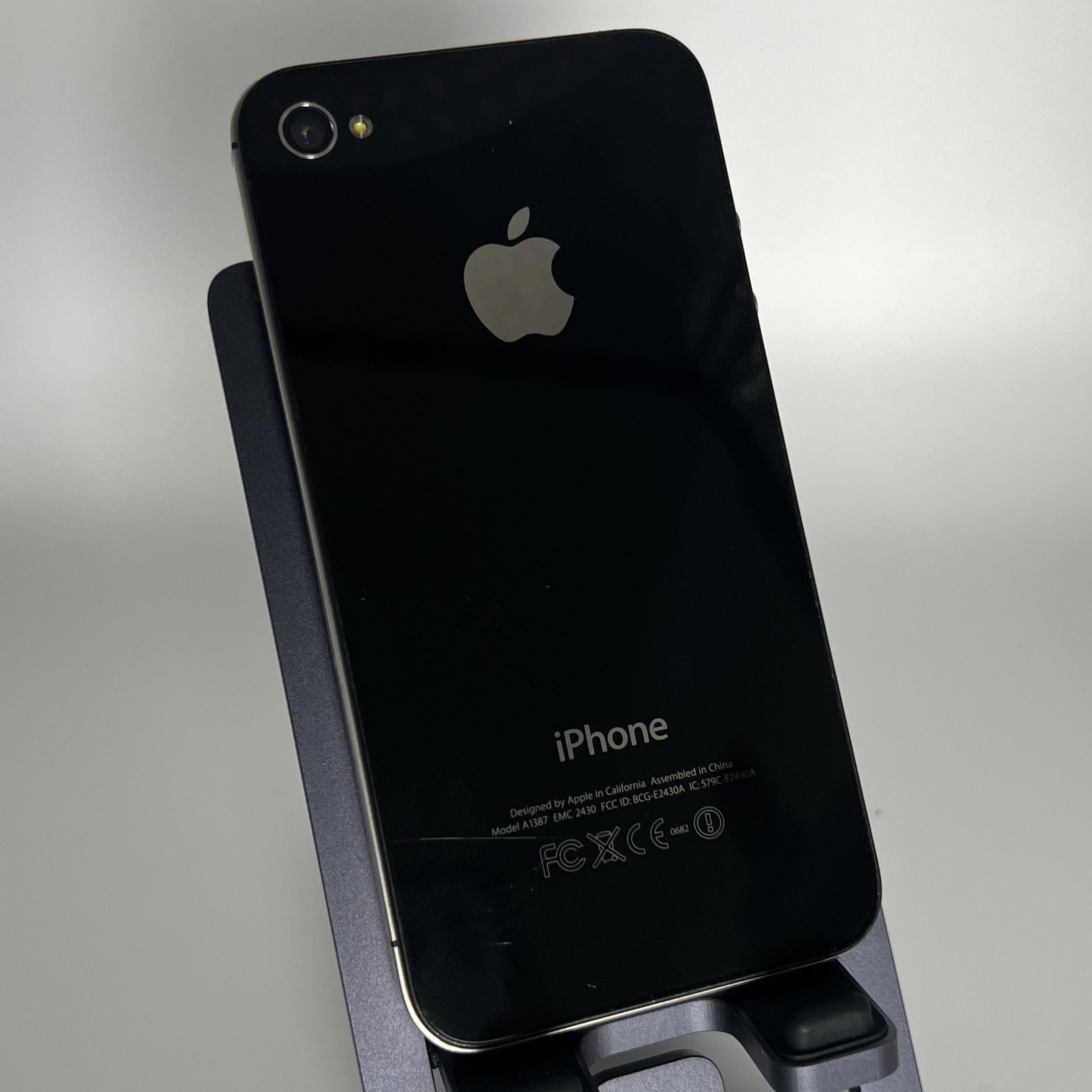 iPhone 4S - Works fine - 8GB - iOS 9.3.6 - Battery 82% - Unlocked