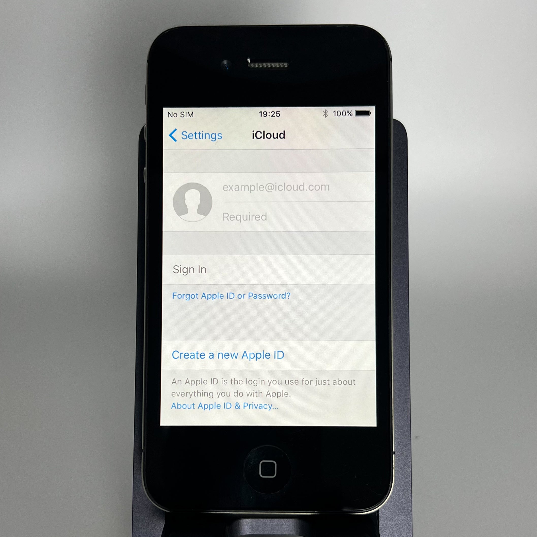 iPhone 4S - Works fine - 8GB - iOS 9.3.6 - Battery 82% - Unlocked