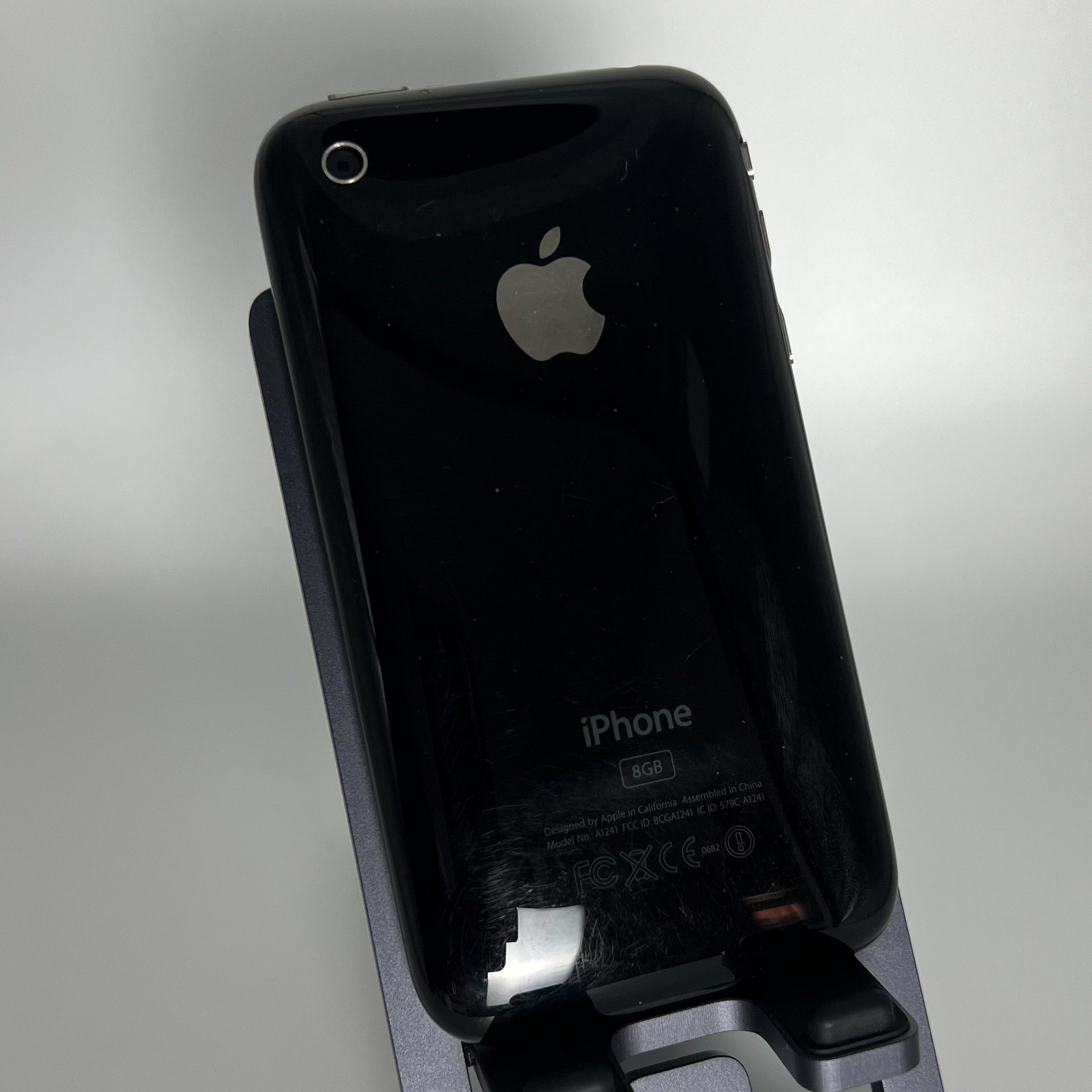 iPhone 3G - iOS 4.0.2 - 8GB - Works fine - Locked