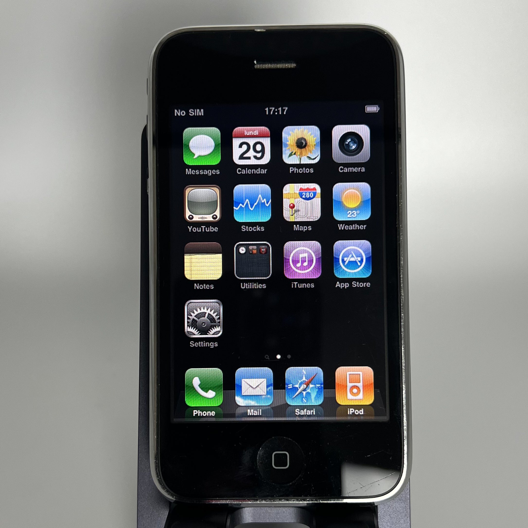 iPhone 3G - iOS 4.0.2 - 8GB - Works fine - Locked
