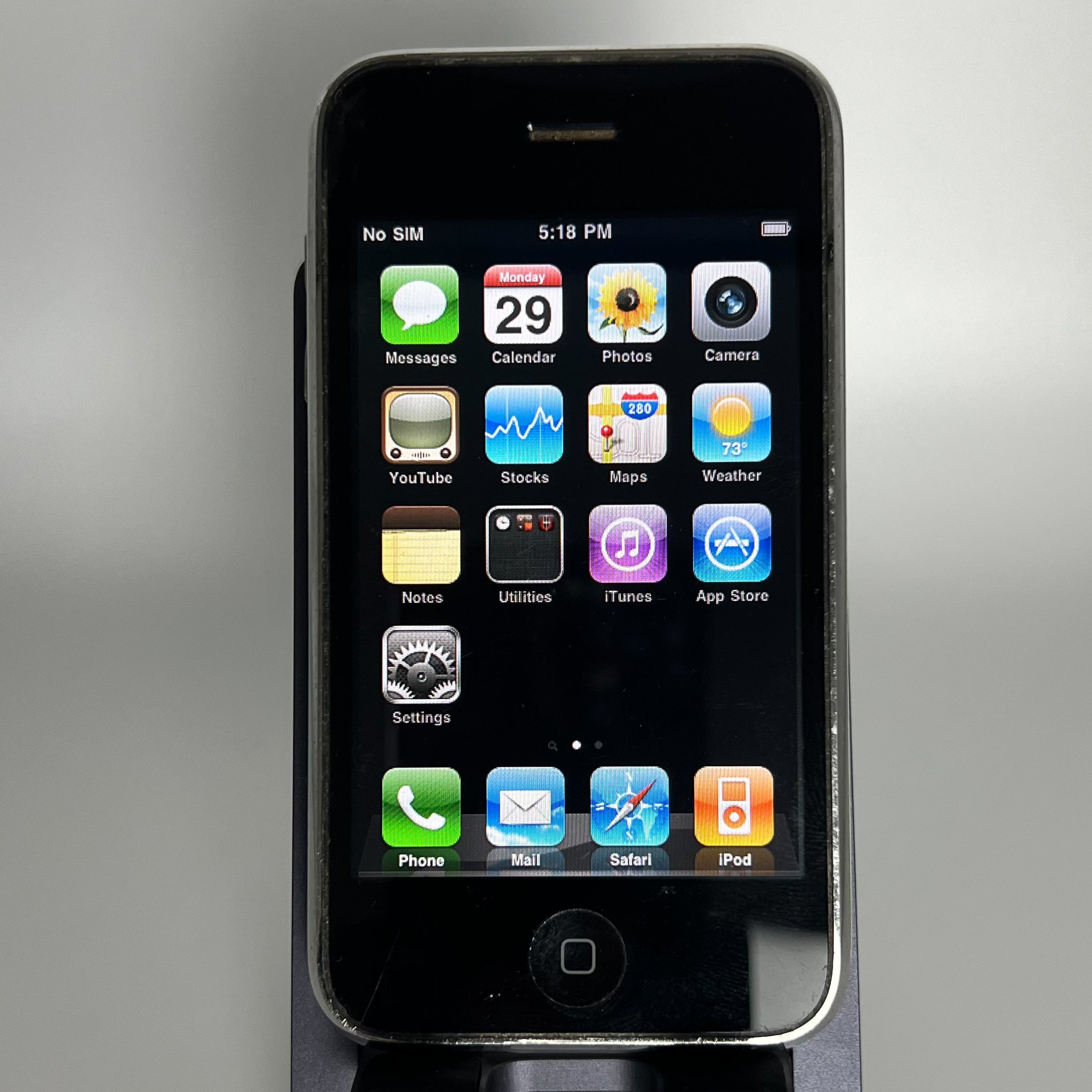 iPhone 3G - iOS 4.0.1 - 16GB - Works fine - Locked