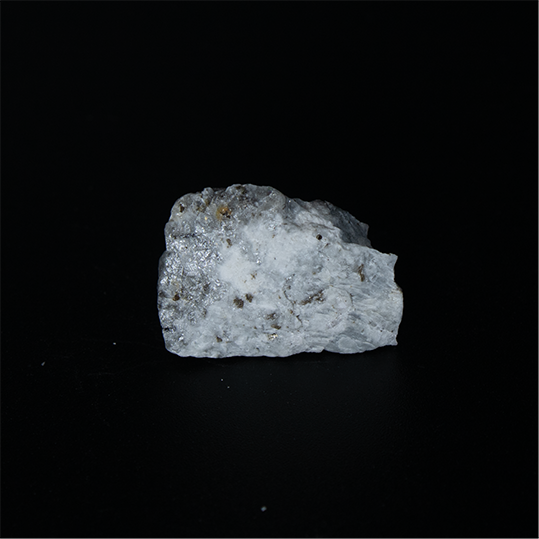 Sodalite var. Hackmanite - 2.3 x 1.7 x 1.0 cm - 4.0 g