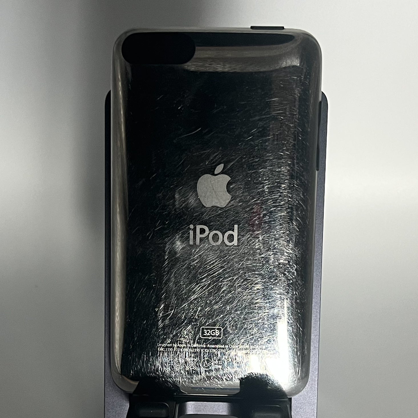 iPod Touch 3 - 32GB - Works fine - iOS 5.1.1