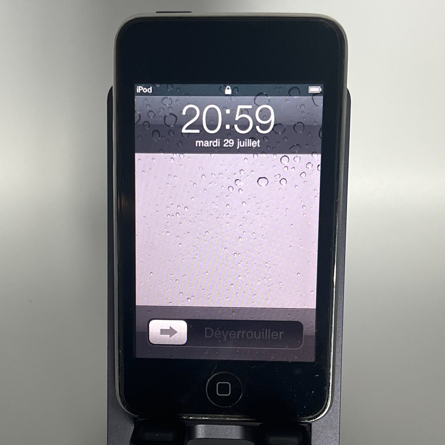 iPod Touch 2 - 8GB - Works fine - iOS 4.2.1 - A1288 - With screen protector