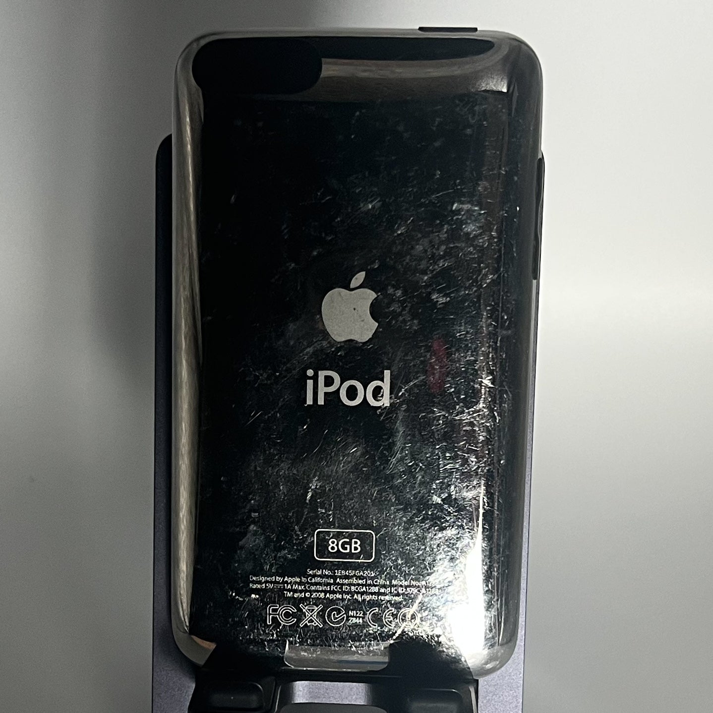 iPod Touch 2 - 8GB - Works fine - iOS 4.2.1 - A1288 - With screen protector