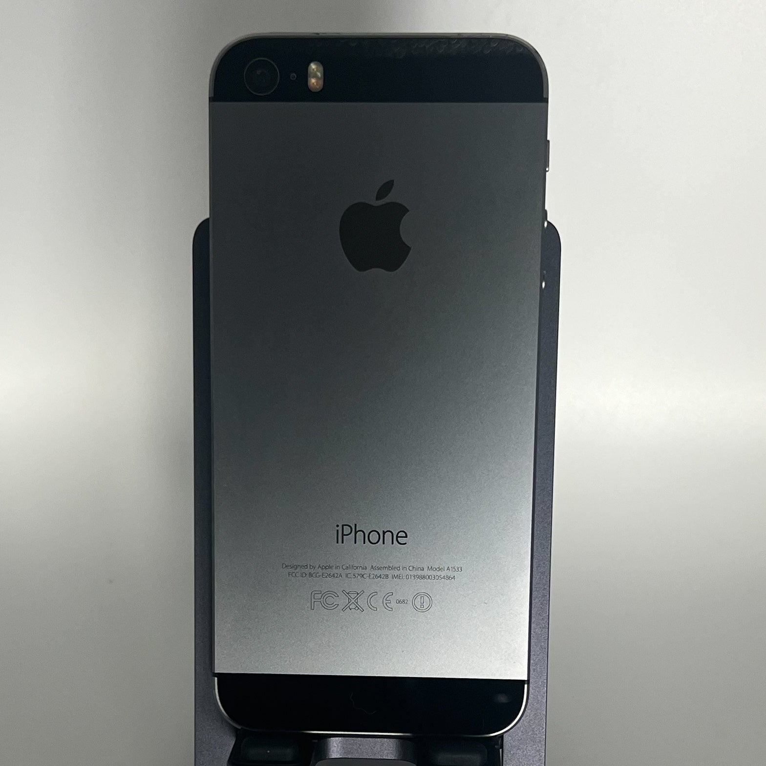 iPhone 5S - iOS 10.3.1 (RARE) - locked - 16GB - Battery 93%