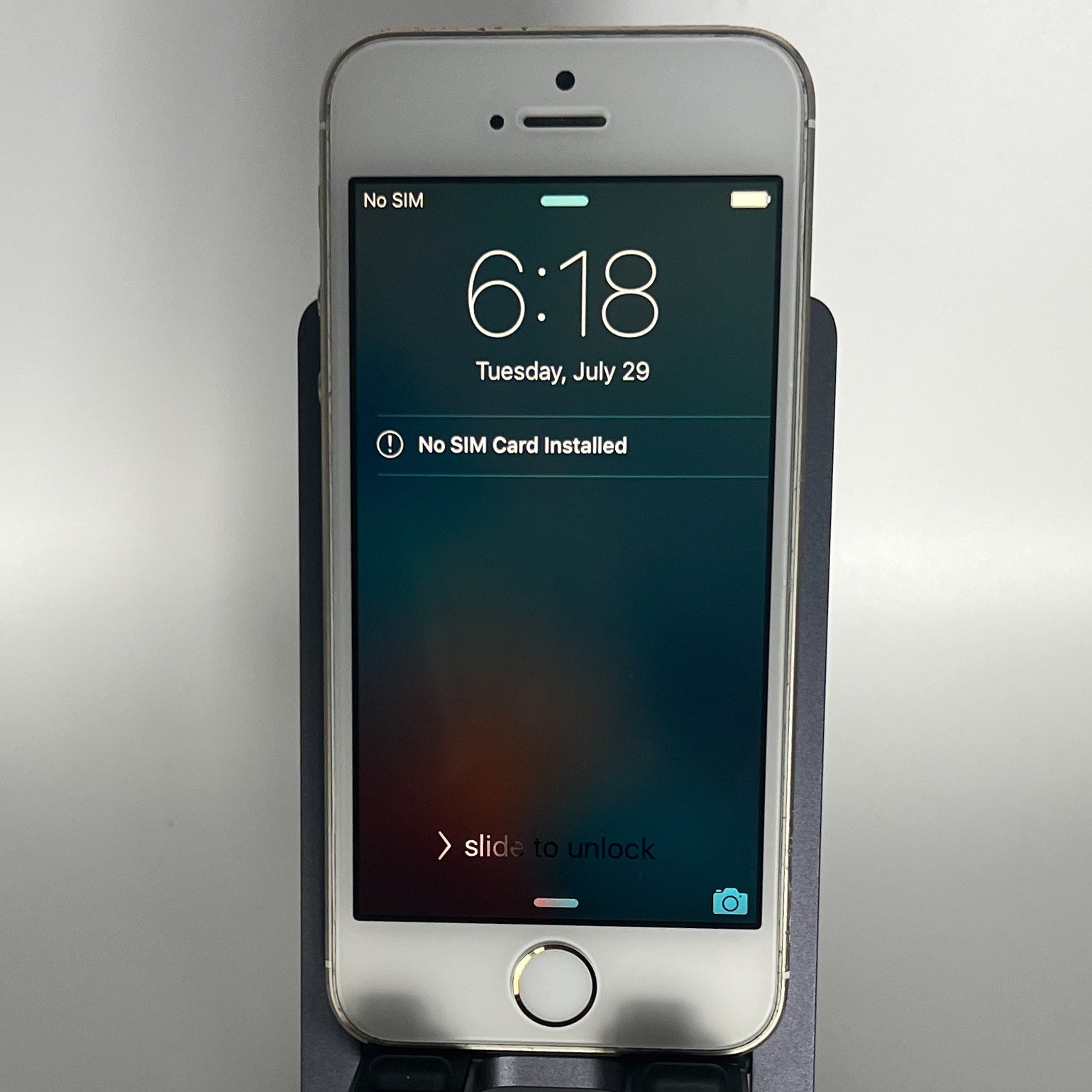 iPhone 5S - iOS 9.2 (RARE) - Locked - 16GB - Battery 85%