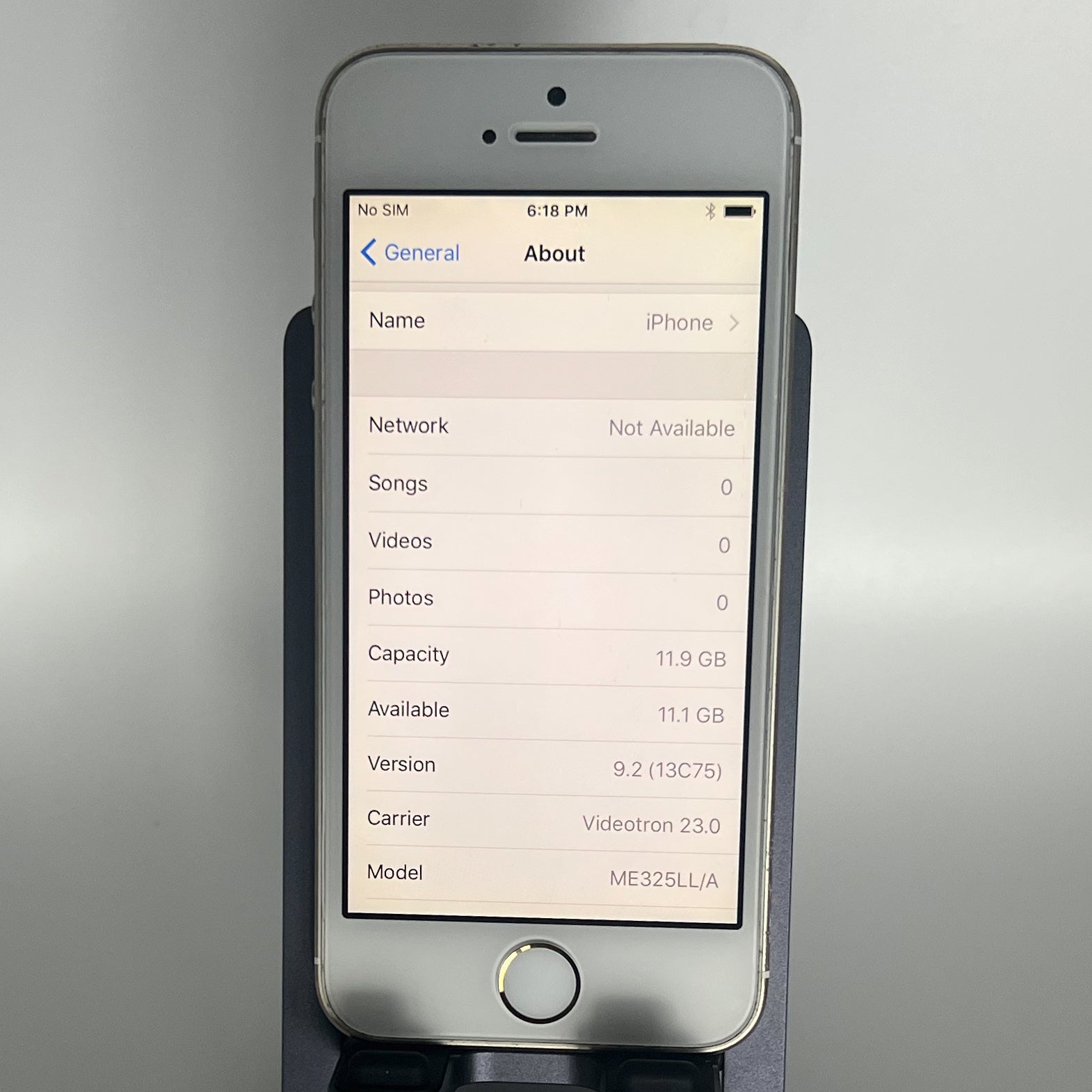 iPhone 5S - iOS 9.2 (RARE) - Locked - 16GB - Battery 85%