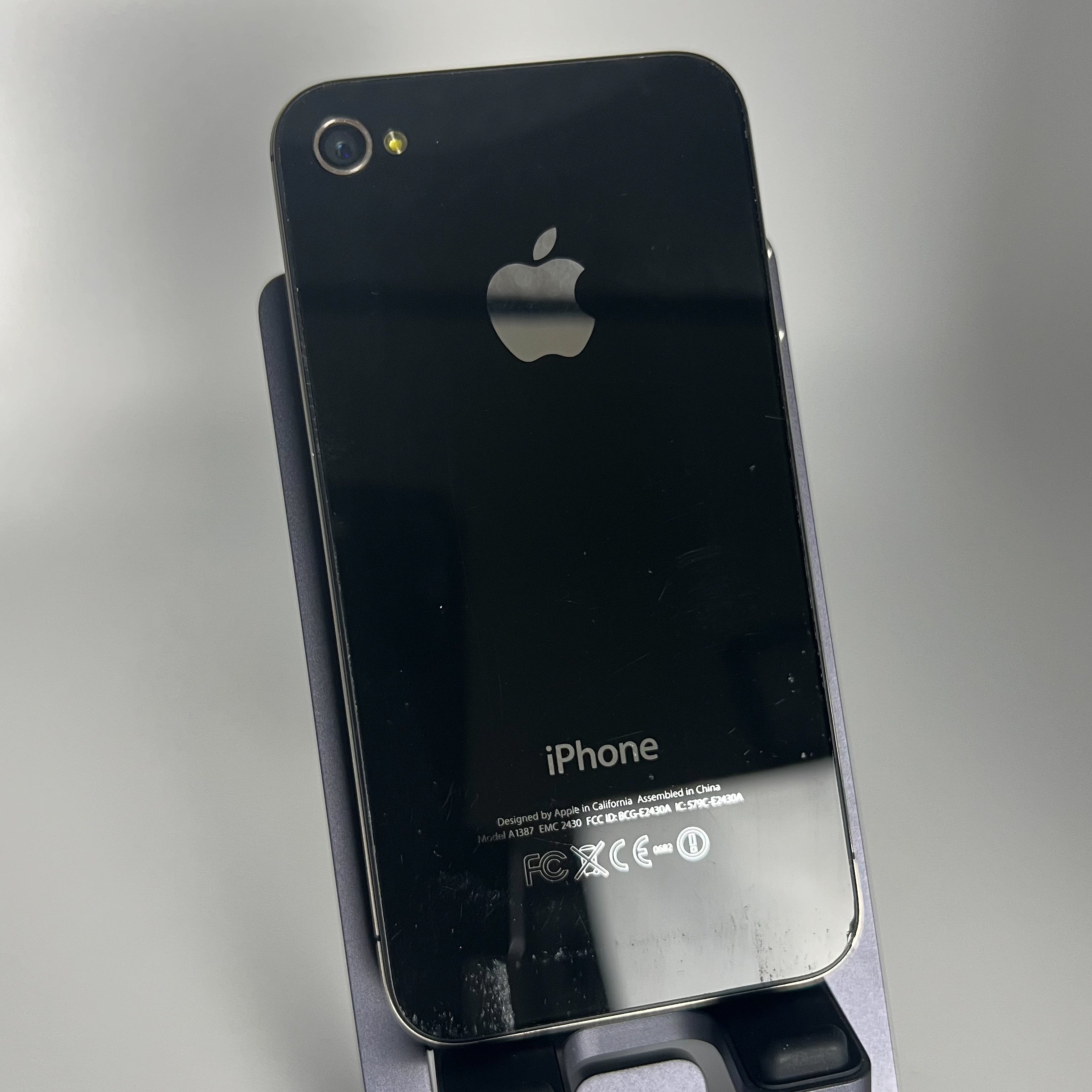 iPhone 4S - Works fine - 16GB - iOS 9.3.5 - Battery 69% - Unlocked