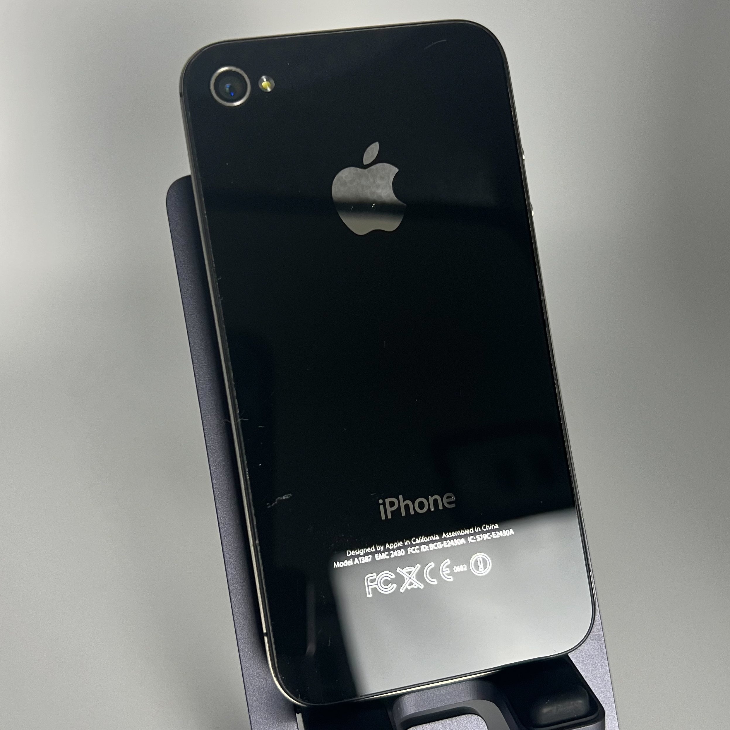 iPhone 4S - Works fine - 8GB - iOS 9.3.5 - Battery 93% - Unlocked