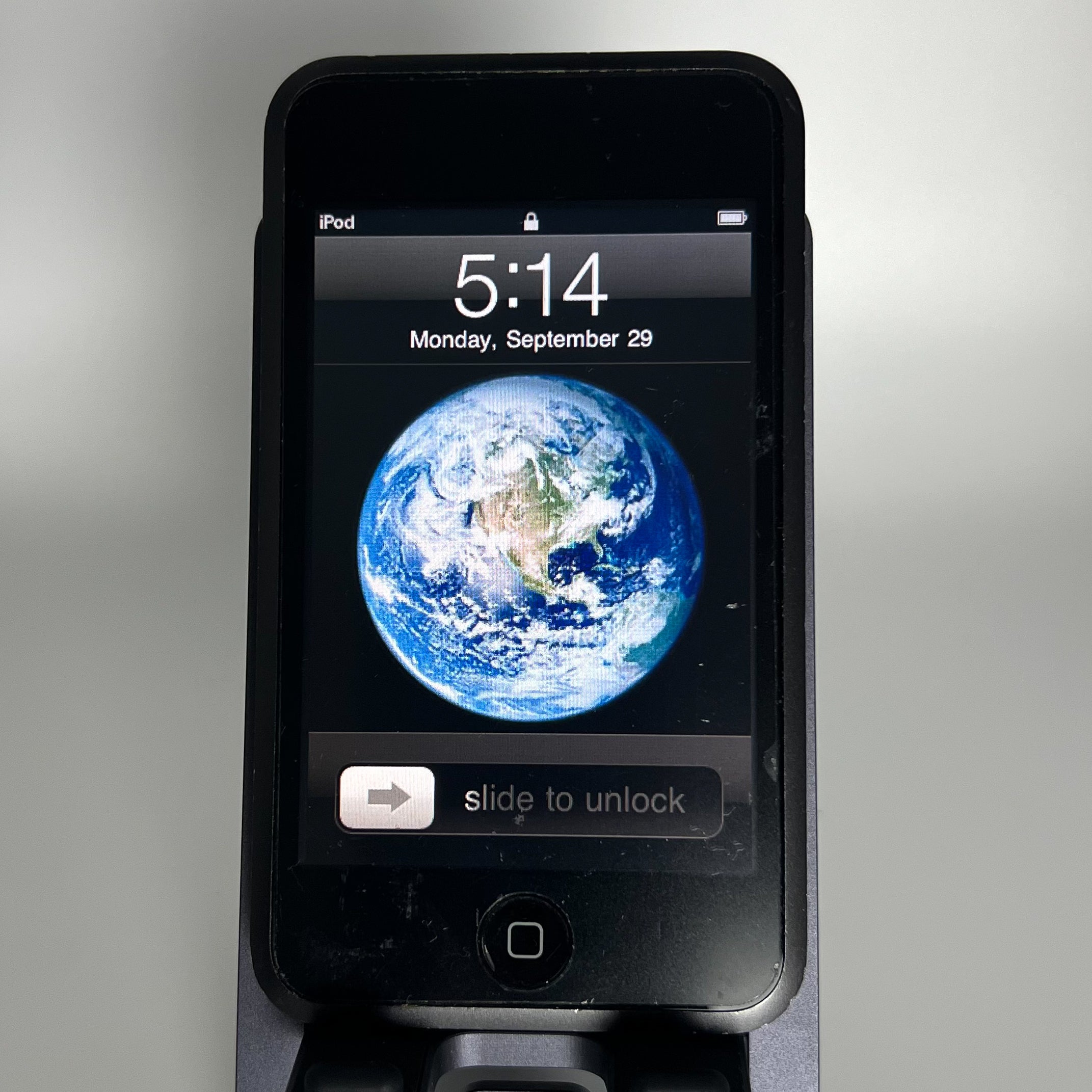 iPod Touch 1 - iOS 3.1.3 - Works fine - 8GB - A1213