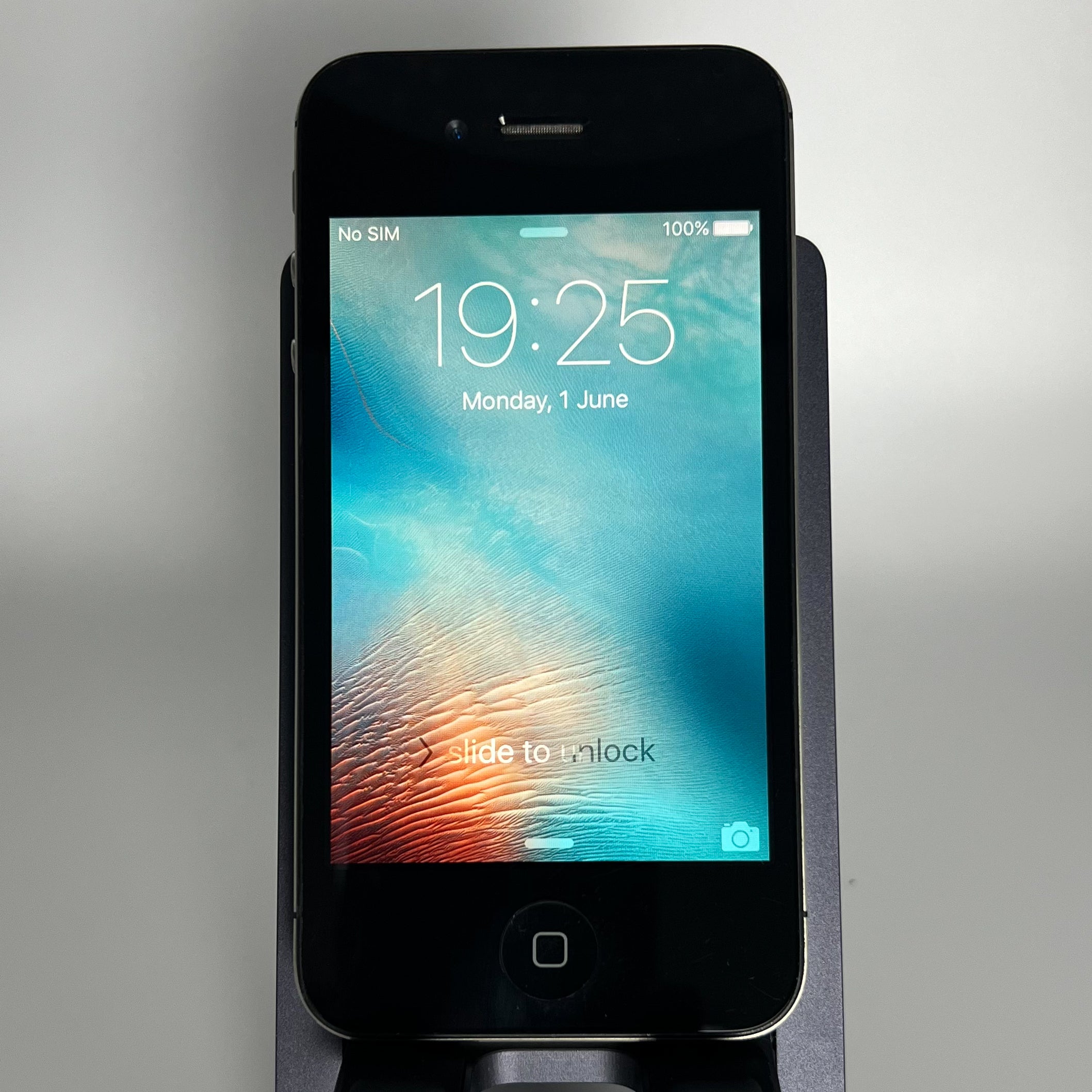 iPhone 4S - Works fine - 8GB - iOS 9.3.6 - Battery 82% - Unlocked