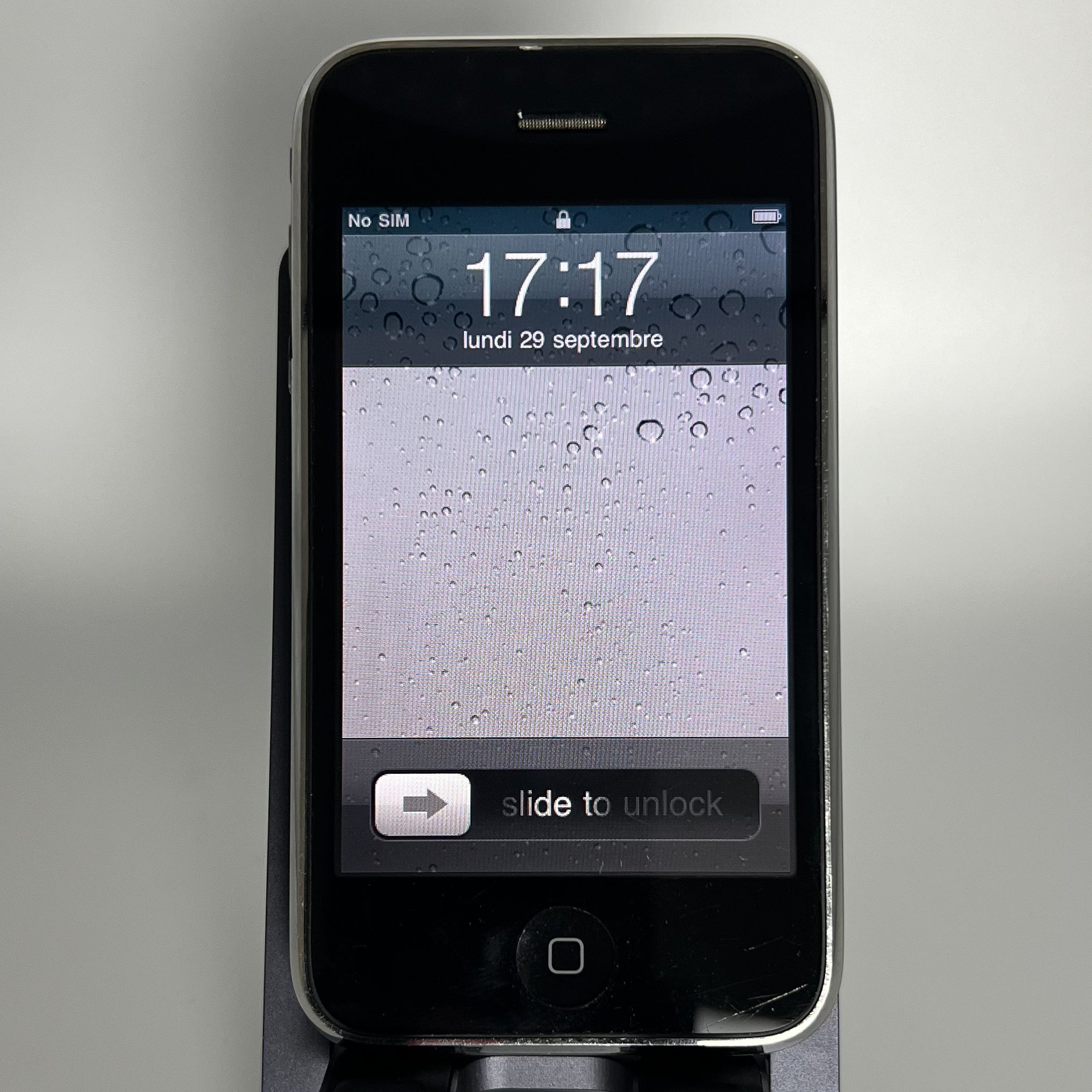 iPhone 3G - iOS 4.0.2 - 8GB - Works fine - Locked