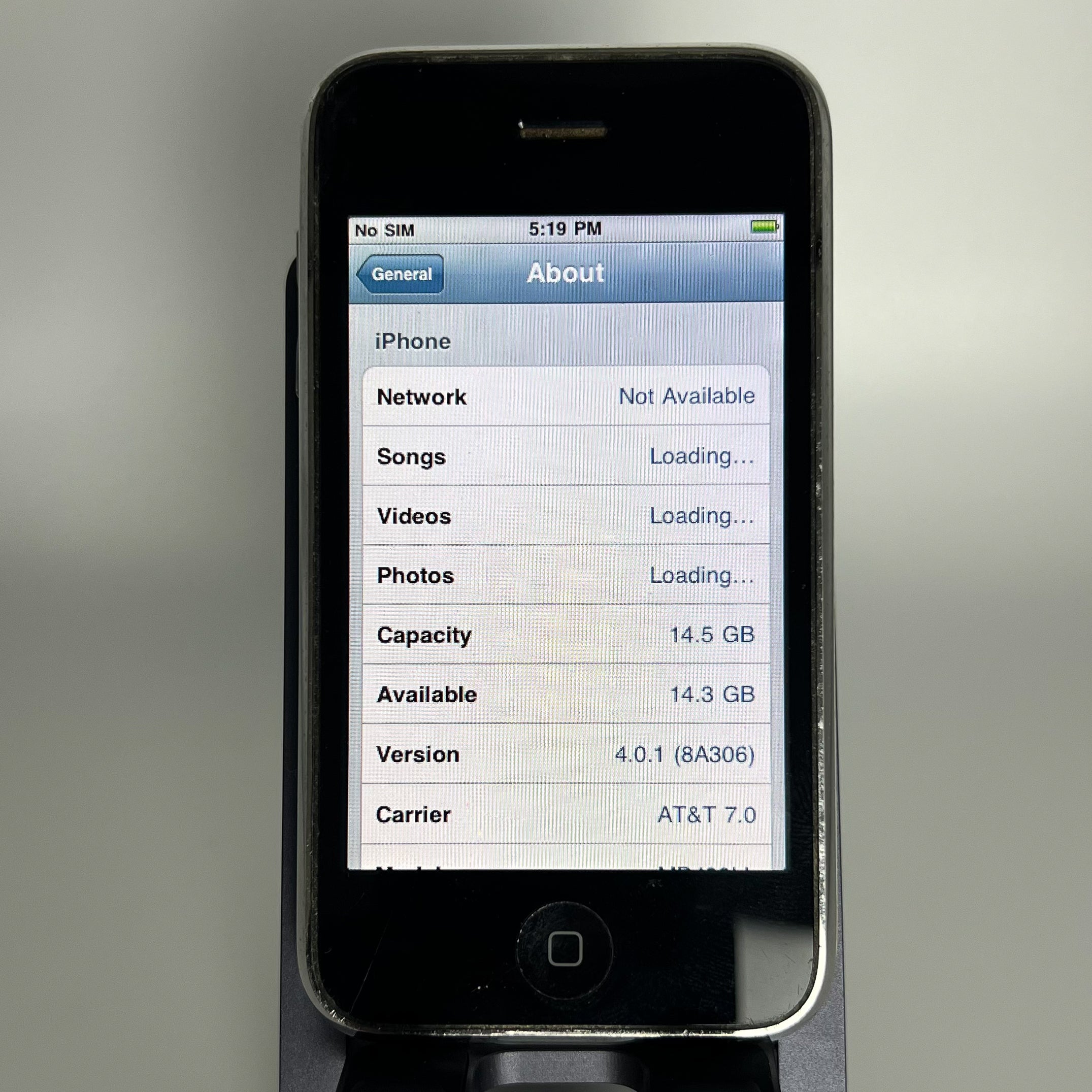 iPhone 3G - iOS 4.0.1 - 16GB - Works fine - Locked