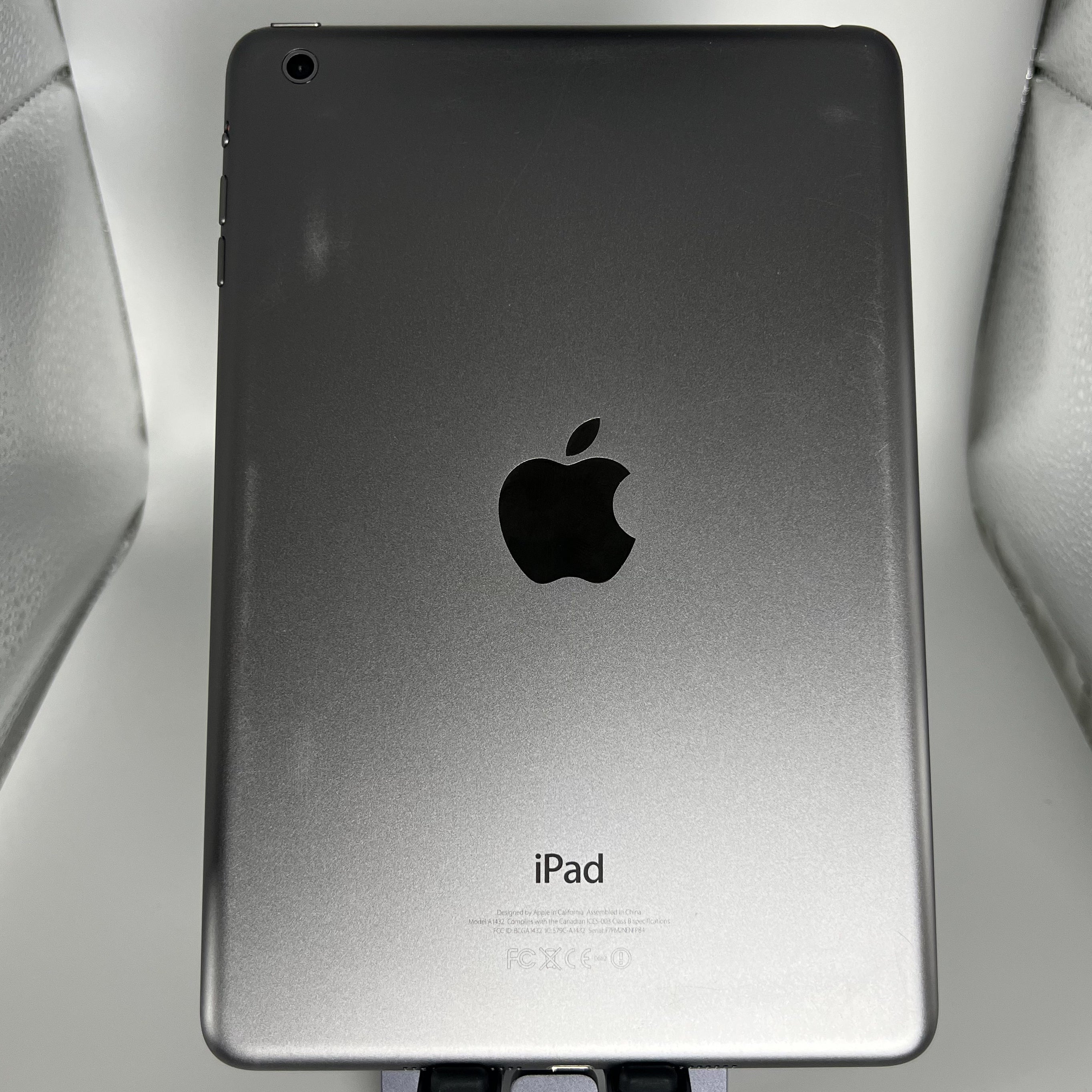 iPad Mini 1 - iOS 9.3.5 - 16GB - Works fine - Wifi